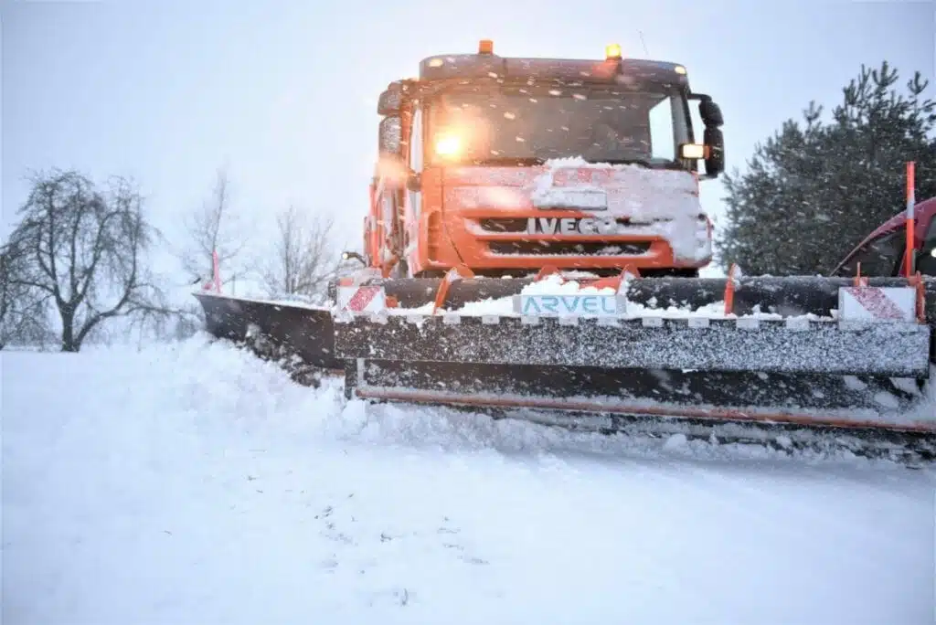 sniego valytuvas valymas keliu prieziura
