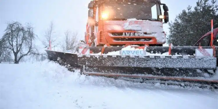 sniego valytuvas valymas keliu prieziura