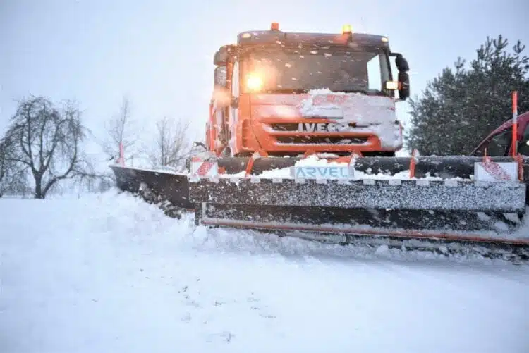 sniego valytuvas valymas keliu prieziura