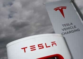 tesla supercharge ikrovimo stotele