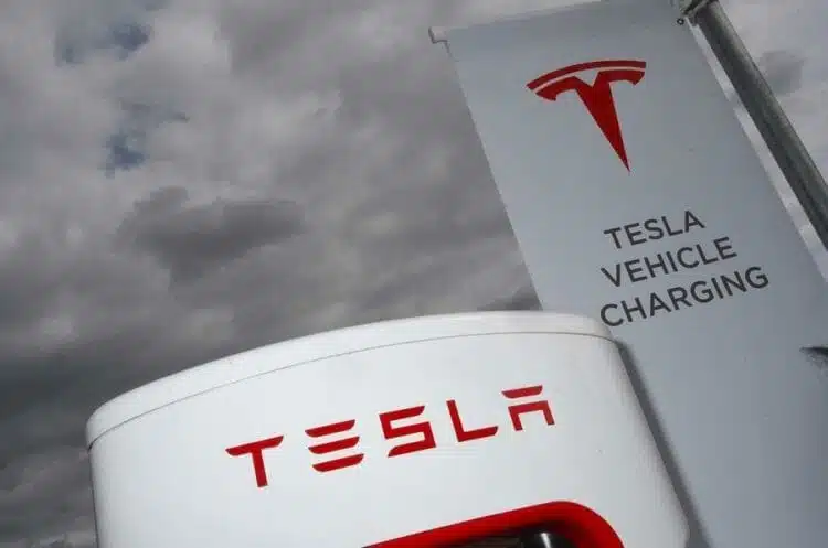 tesla supercharge ikrovimo stotele