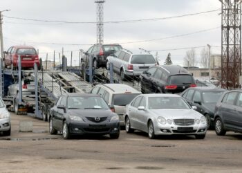 automobiliu turgus