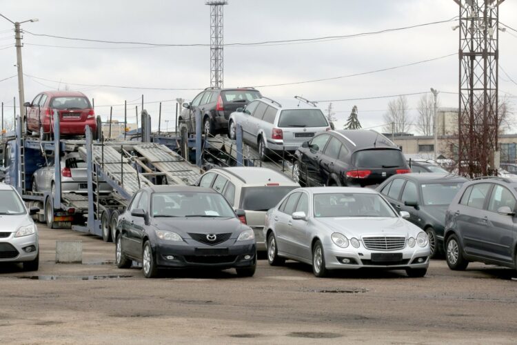 automobiliu turgus