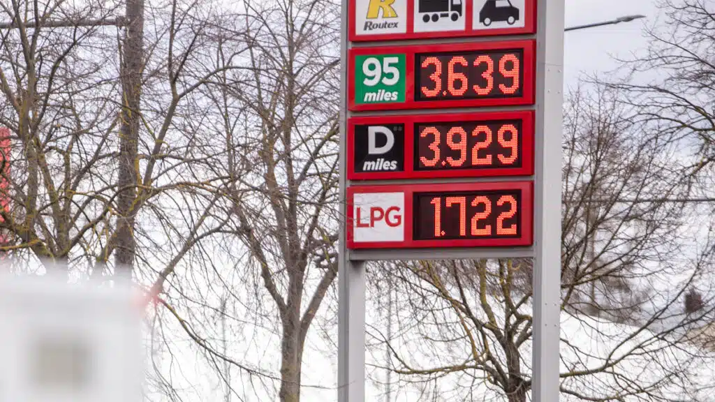 kosmines kuro kainos degalinese su balandzio 1 mieli vairuotojai