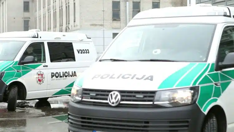 lietuvos-policijos-tarnybiniai-automobiliai-vw-transporter