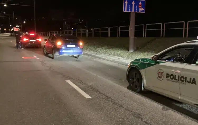 policija reidas patikrai sustabdyti vairuotojai