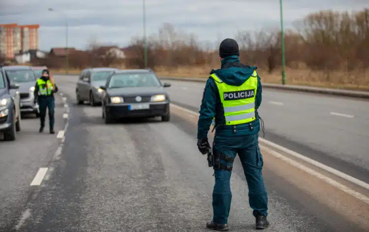 reidas policijos pareigunas kelias