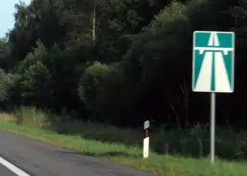 leistinas vaziavimo greitis autostradoje