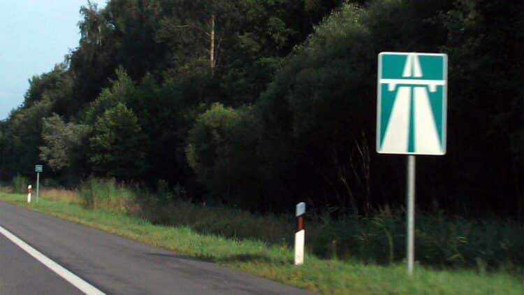 leistinas vaziavimo greitis autostradoje