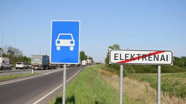 leistinas vaziavimo greitis greitkelyje
