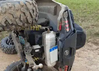 apvirtes keturratis motociklas