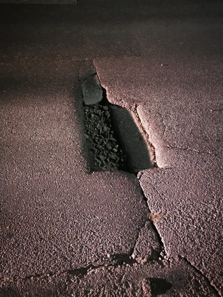 Duobes Kauno gatvese gatveje kaip kliuciu trasoje o kliutys nepazymetos 2