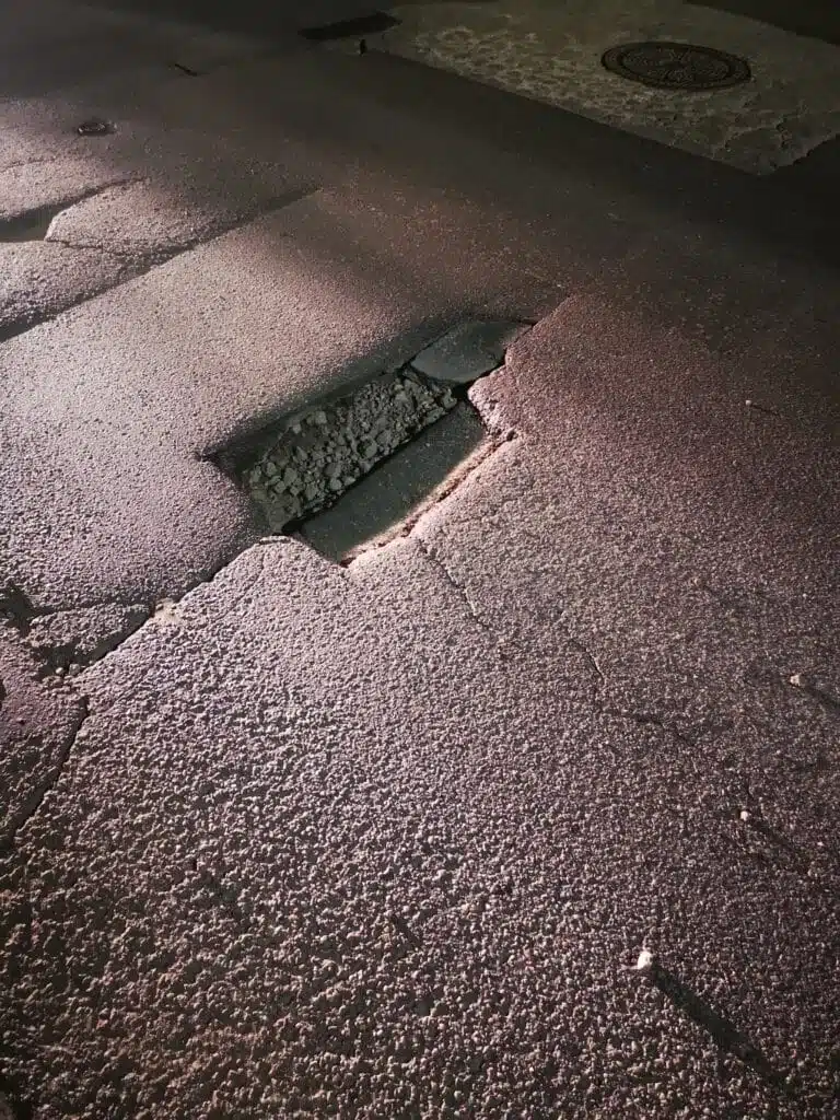 Duobes Kauno gatvese gatveje kaip kliuciu trasoje o kliutys nepazymetos 3