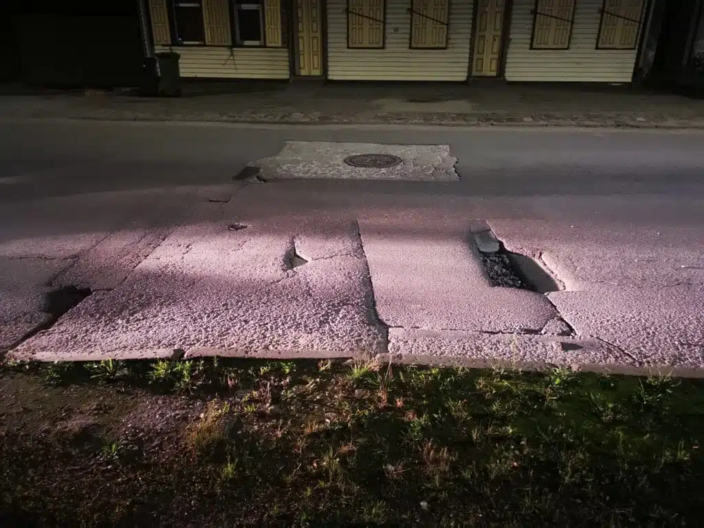 Duobes Kauno gatvese gatveje kaip kliuciu trasoje o kliutys nepazymetos 5