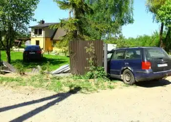 automobilis-ileke-i-kiema-avarija-eismo-ivykis-volkswagen