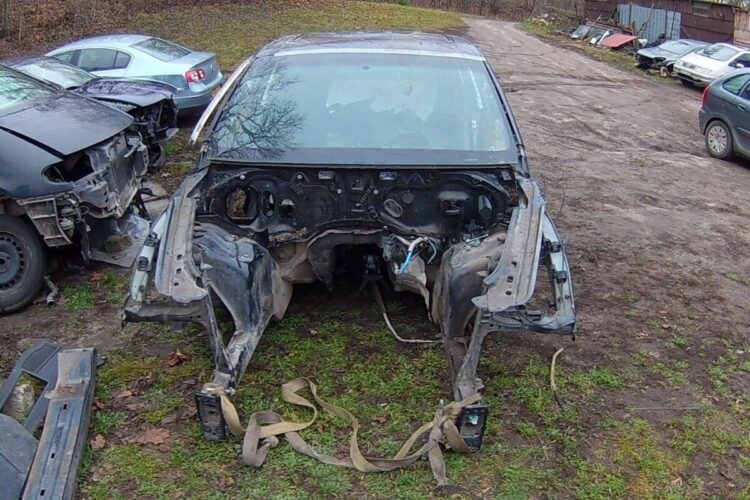 ardymo aikštelėje išardytas automobilis
