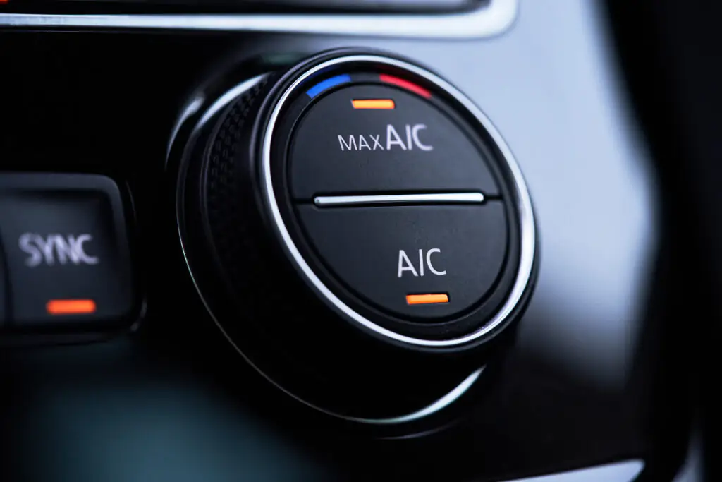 oro-kondicionierius-automobilyje-klimato-kontrole