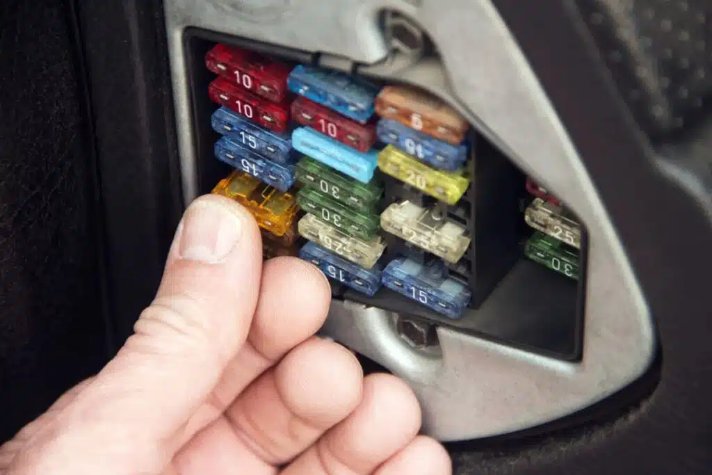 automobilio saugikliai
