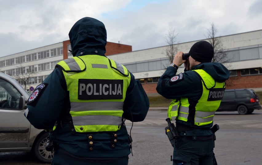 policijos pareigunai ziuronai