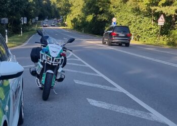 reidas-policijos-tarnybinis-automobilis-motociklas
