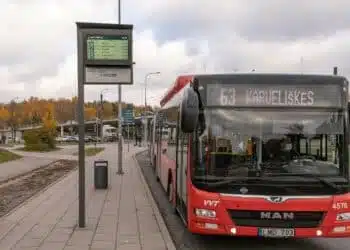 63 autobusas karveliskes