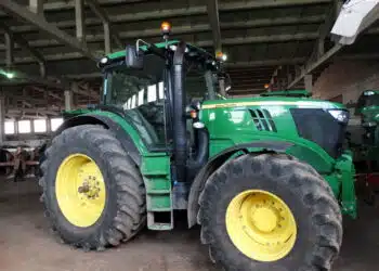 john deere traktorius