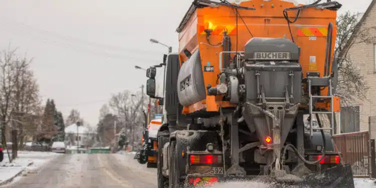 kaunas ziemos issukiams pasiruoses barstoma druska
