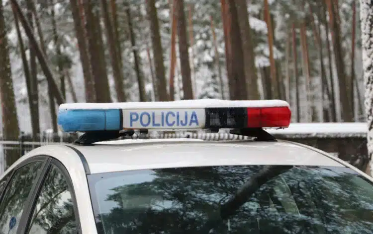 policijos automobilis policija svytureliai