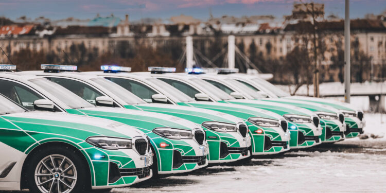 Lietuvos policija isigijo 12 nauju BMW 530d xDrive automobiliu 7