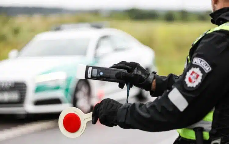policijos pareigunas alkotesteris stop