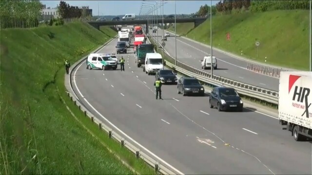 Avarija Vilniuje: vairuotojas nesuvaldė automobilio nuvažiavo nuo kelio ir atsitrenkė į stulpą