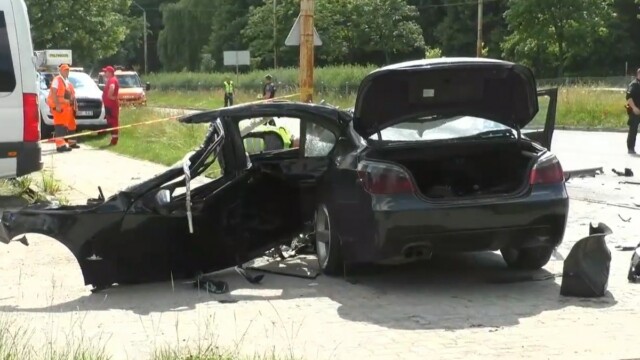 Avarija Vilniuje „BMW“ atsitrenkė į stulpą, automobilyje prispaustas vairuotojas be sąmonės
