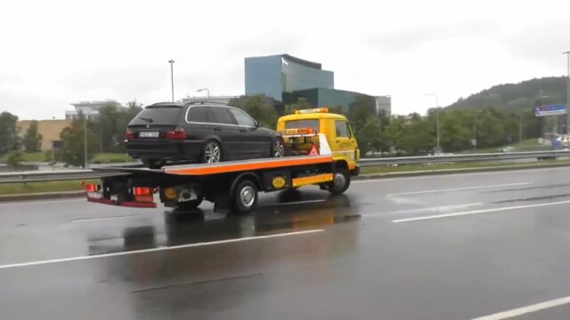 BMW gaudynės Vilniuje, sprukdamas taranavo policijos tarnybinį automobilį