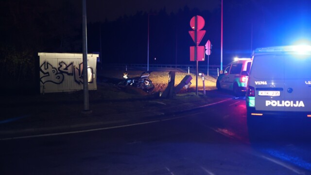 Neblaivus vairuotojas sukėlęs avariją Vilniaus aplinkkelyje išjungė apšvietimą