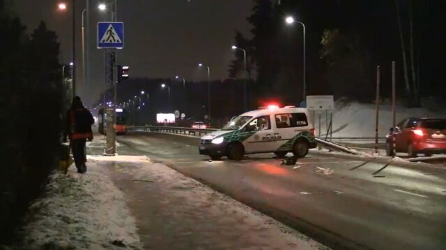 Vilniuje visureigis mirtinai partrenkė moterį ėjusią degant raudonam šviesoforo signalui