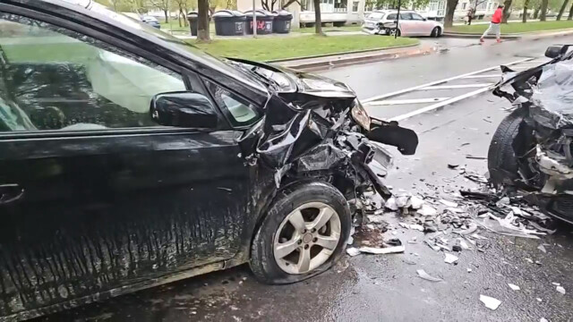 Girtas BMW vairuotojas sukėlė avariją Vilniuje, sudaužyti trys automobiliai