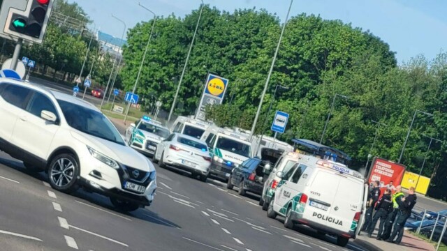 Gaudynės Vilniuje: vogtu automobiliu spruko bėglys iš kalėjimo, rasta narkotinių medžiagų