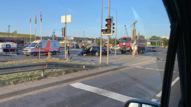 Vilniuje susidūrė greitosios automobilis ir „Mercedes“, nukentėjo 3 žmonės
