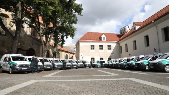 lietuvos policijos nauji mercedes benz vito automobiliai