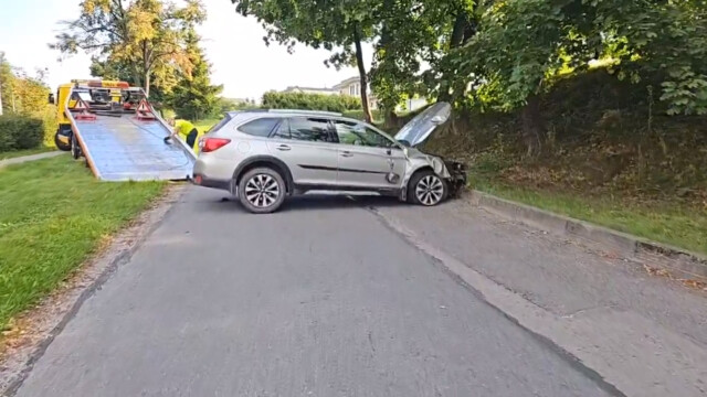 Avarija Vilniuje: Kalvarijų gatvėje prieš eismą važiavęs neblaivus „Subaru“ vairuotojas išvartė stulpus