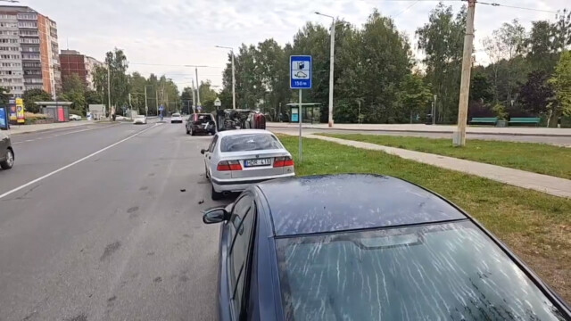 Avarija Vilniuje: girta „Audi“ vairuotoja L. Asanavičiūtės gatvėje kliudė mažiausiai 6 automobilius